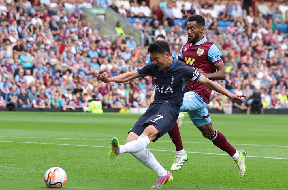 Tỏa sáng rực rỡ, Son Heung Min vượt qua thành tích của C.Ronaldo