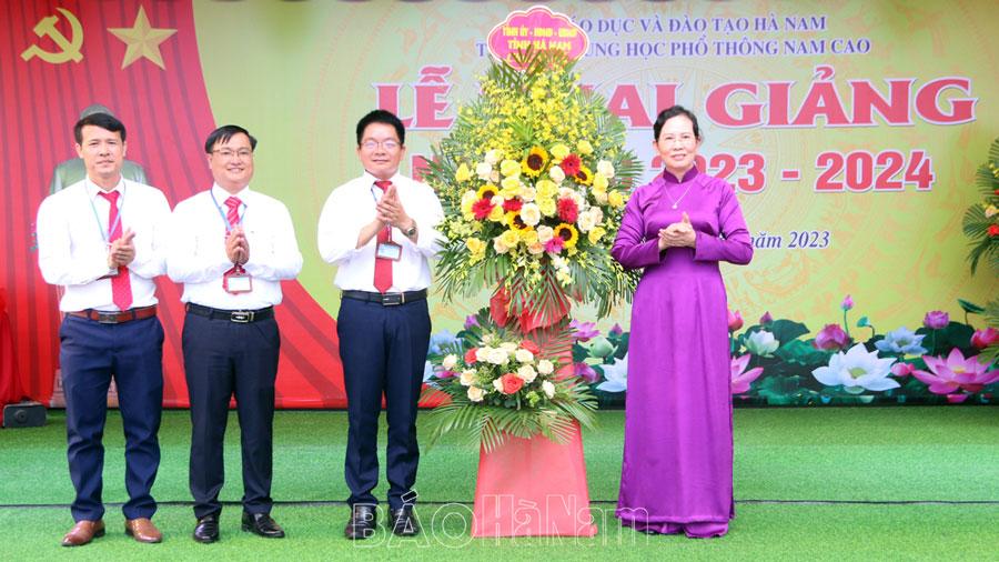 Hà Nam tưng bừng khai giảng năm học mới