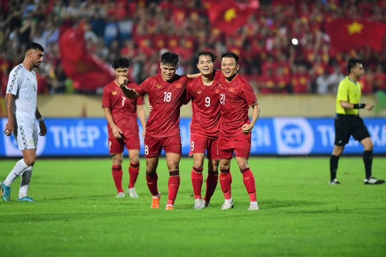 Công Phượng và Tuấn Hải giúp đội tuyển Việt Nam thắng Palestine 2-0