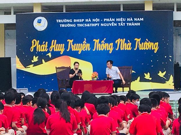 Trường THCS&THPT Nguyễn Tất Thành tổ chức sinh hoạt dưới cờ