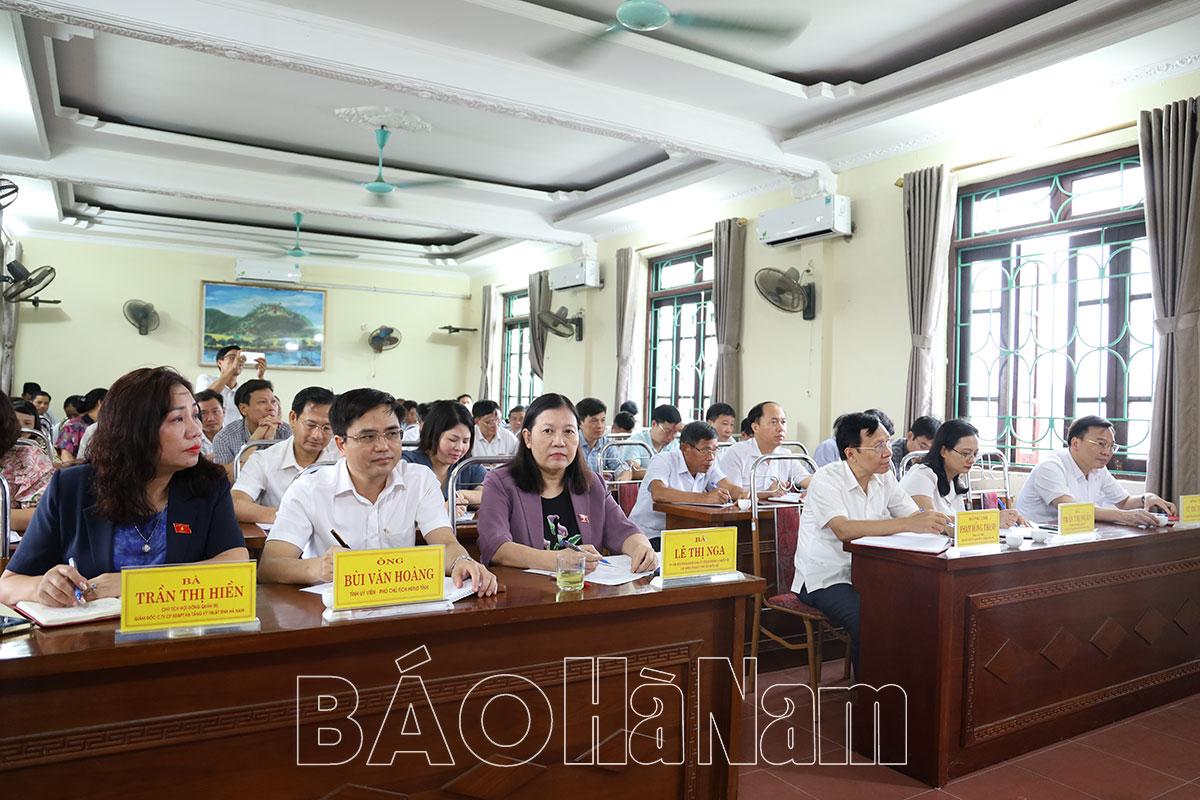 Đoàn ĐBQH tỉnh tiếp xúc cử tri thị xã Duy Tiên, huyện Lý Nhân và thành phố Phủ Lý