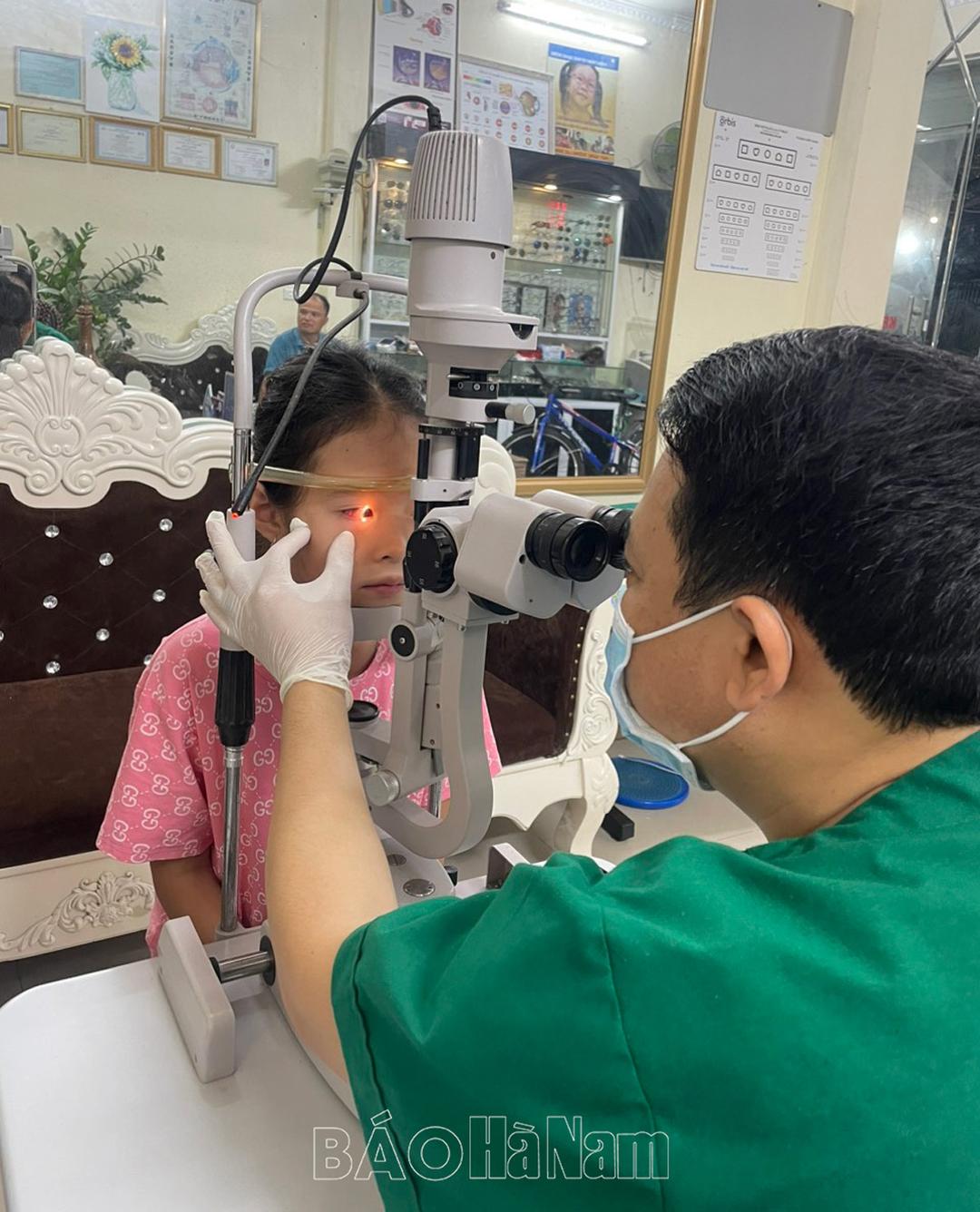 Bùng phát bệnh đau mắt đỏ, nhiều trường hợp biến chứng