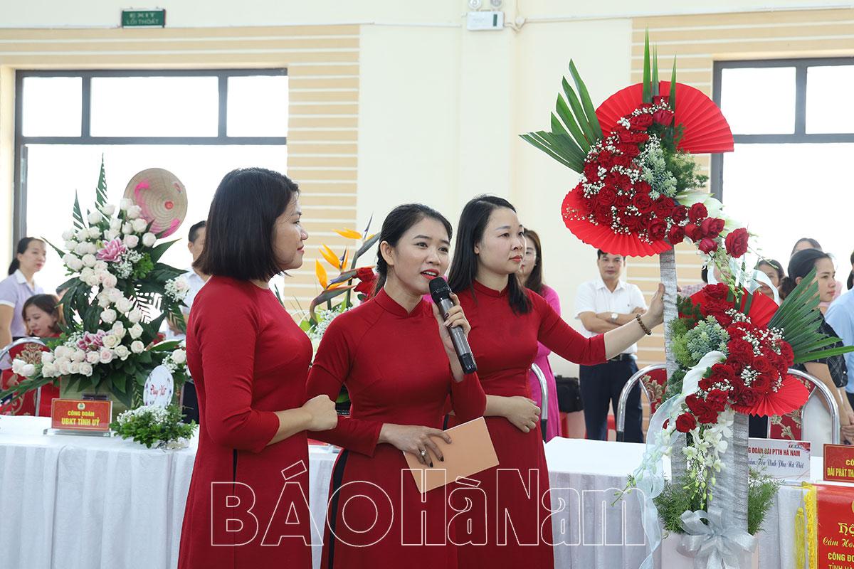 Công đoàn Kho bạc Nhà nước tỉnh và Công đoàn Cục Thuế tỉnh đạt giải đặc biệt Hội thi cắm hoa nghệ thuật