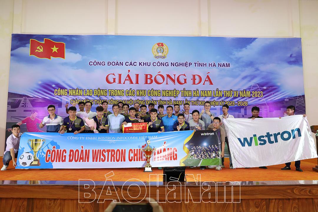 Đội bóng đá nữ Công ty TNHH Minebea AccessSolution giành Cup vô địch Giải bóng đá công nhân lao động trong các KCN năm 2023.