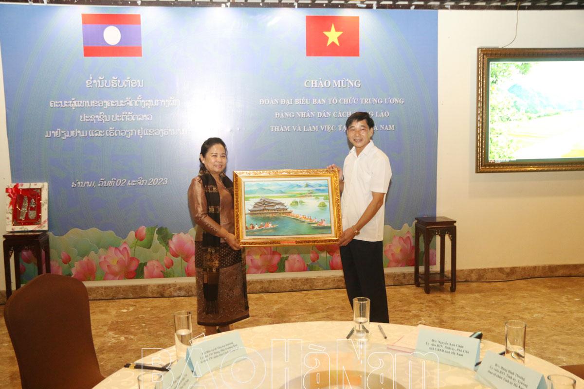 Đoàn công tác Ban Tổ chức Trung ương Đảng Nhân dân Cách mạng Lào thăm và làm việc tại Hà Nam