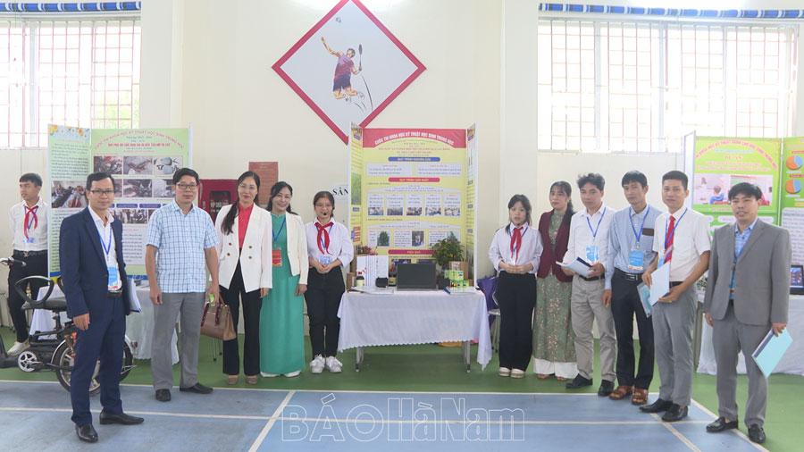 Phòng GD&ĐT huyện Thanh Liêm tổ chức cuộc thi KHKT cấp huyện.