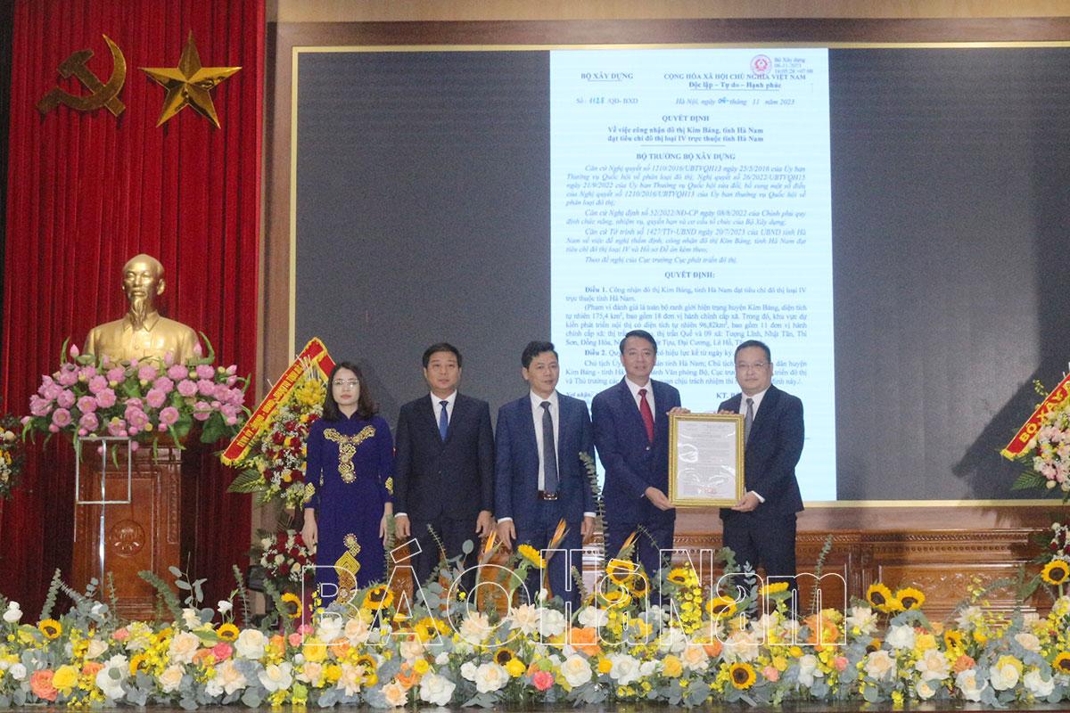 Huyện Kim Bảng công bố quyết định đạt tiêu chí đô thị loại IV