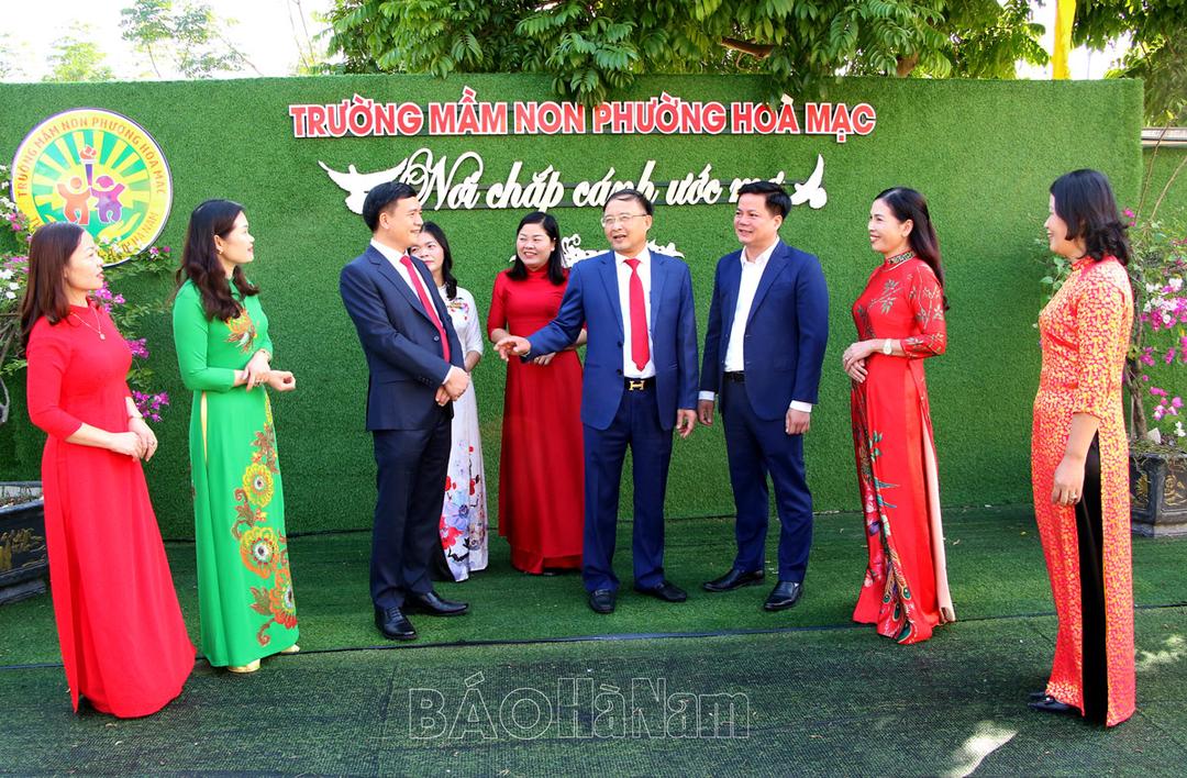 Lãnh đạo tỉnh chúc mừng ngày Nhà giáo Việt Nam