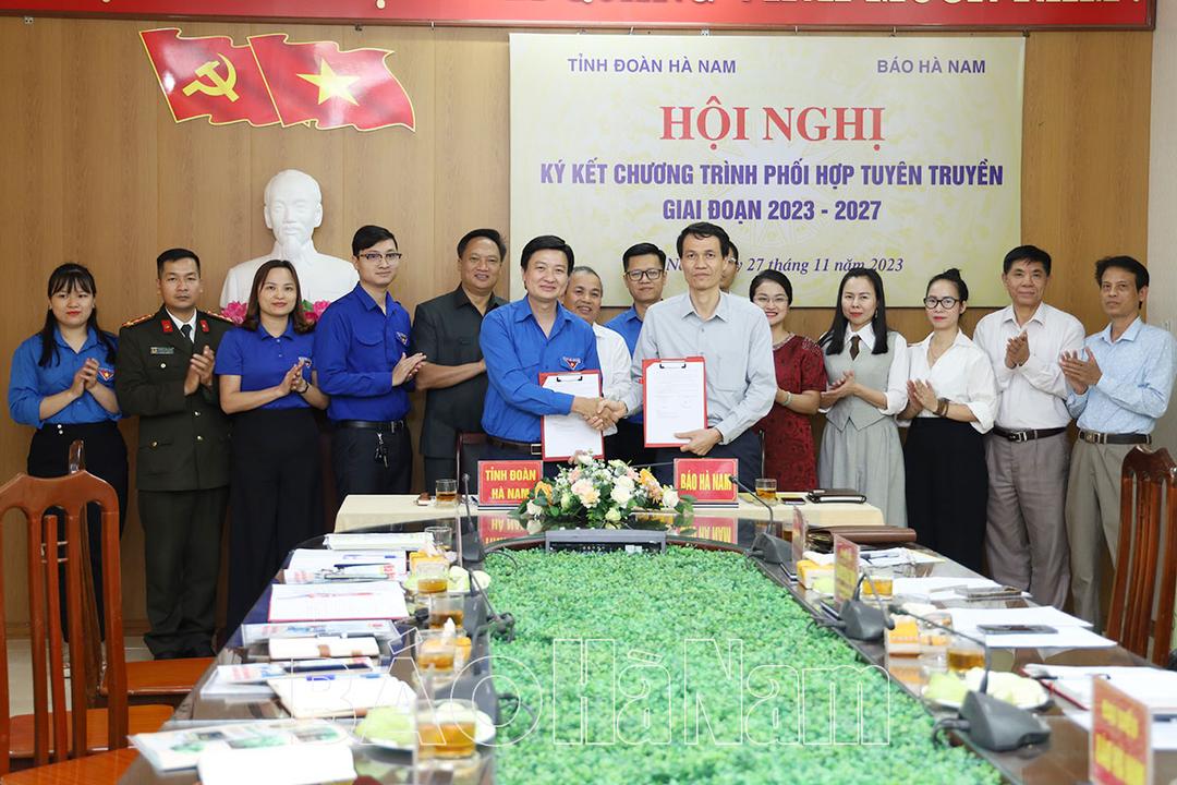 Ký kết Chương trình phối hợp tuyên truyền giữa Tỉnh đoàn và Báo Hà Nam giai đoạn 2023-2027