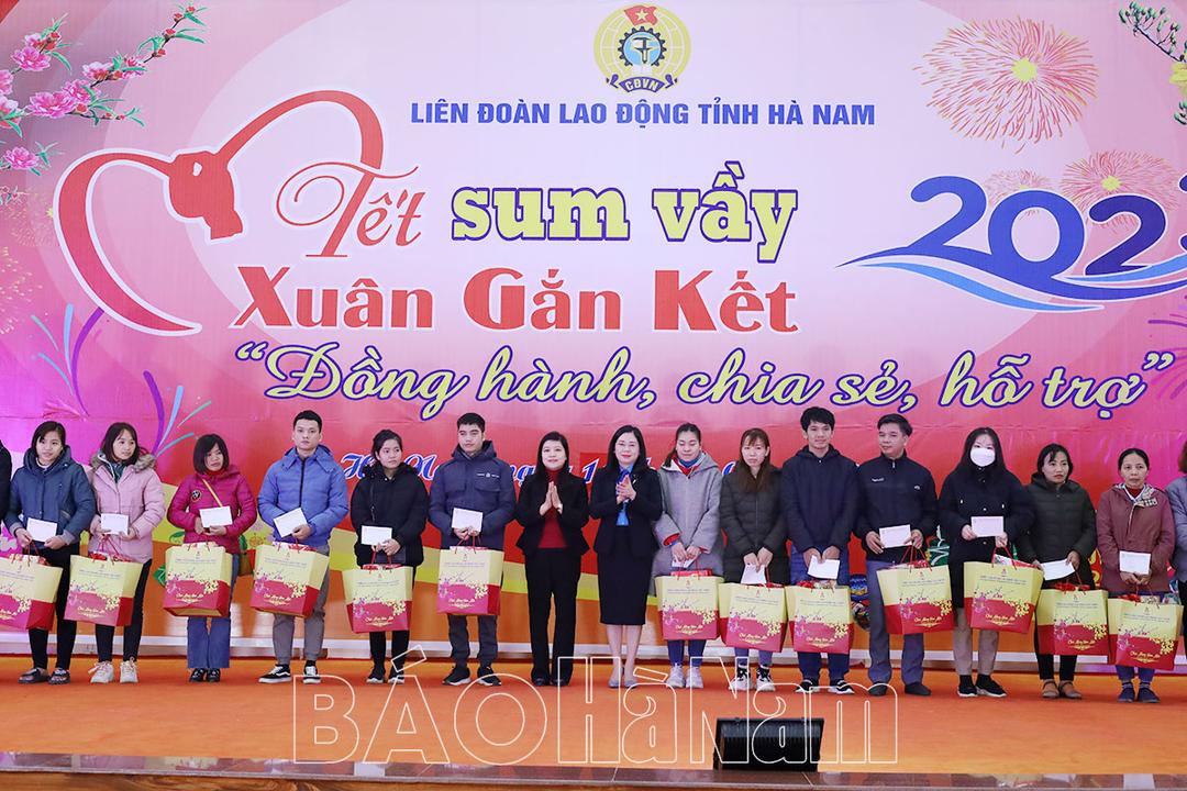 Dành hơn 449 tỷ đồng tặng quà người có công dịp Tết Giáp Thìn 2024