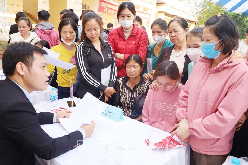 Gần 600 học sinh, người lao động ở Bình Lục được tư vấn, giới thiệu việc làm