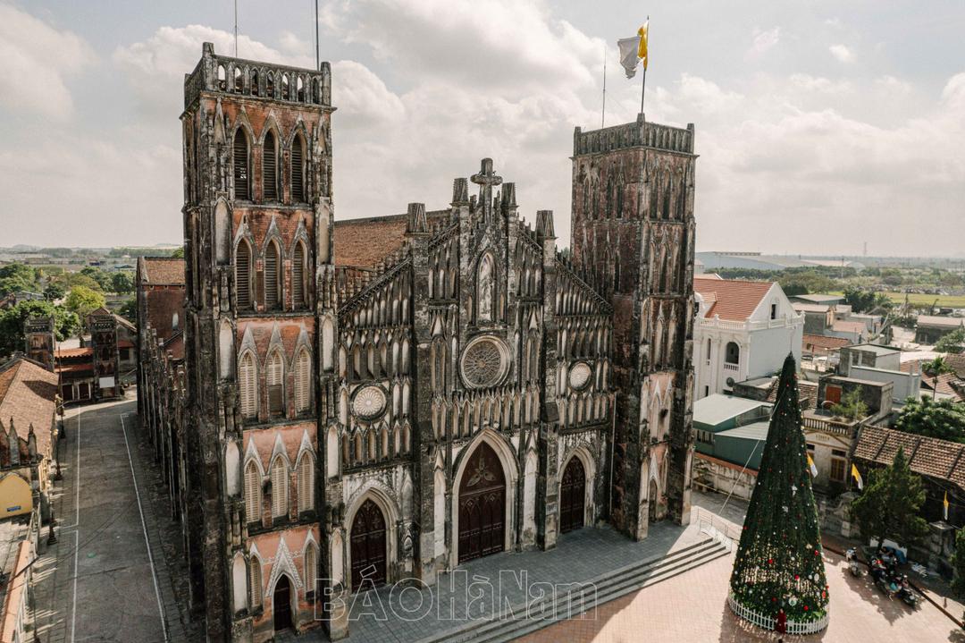 Vẻ đẹp vượt thời gian của Vương cung thánh đường Sở Kiện qua 140 năm