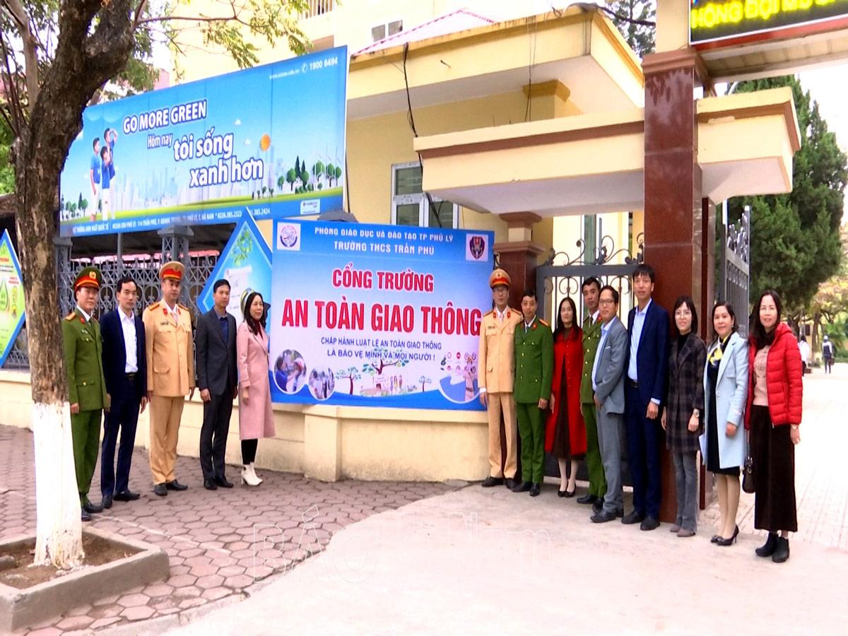 Ra mắt mô hình “Cổng trường An toàn giao thông” tại trường THCS Trần Phú