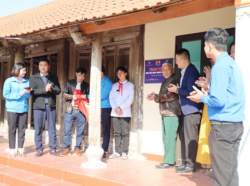 Khánh thành, bàn giao "Ngôi nhà khăn quàng đỏ" ở Liêm Túc