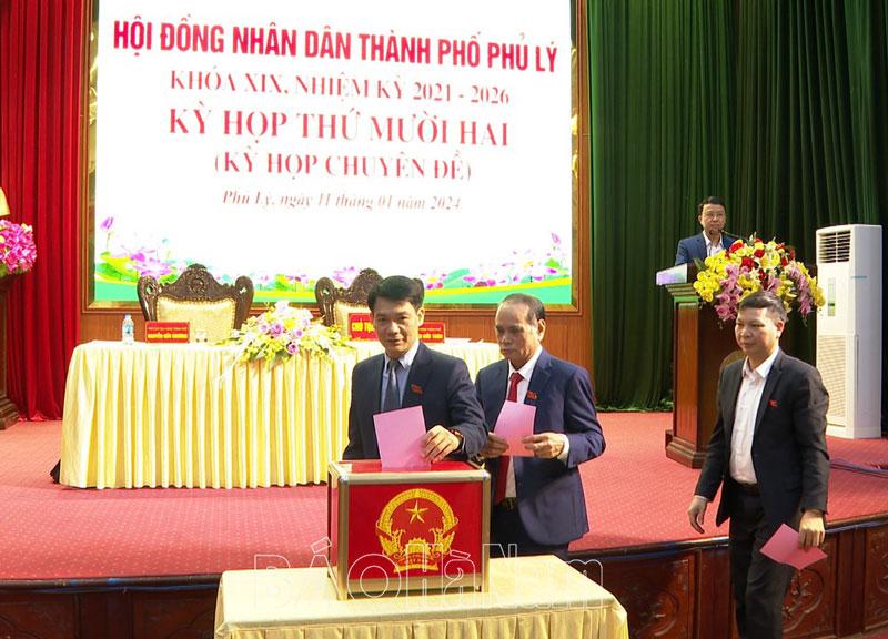 HĐND thành phố Phủ Lý tổ chức Kỳ họp chuyên đề kiện toàn chức danh lãnh đạo UBND thành phố