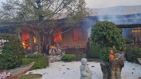 Khống chế không để lan rộng vụ cháy tại Chùa Phật Quang