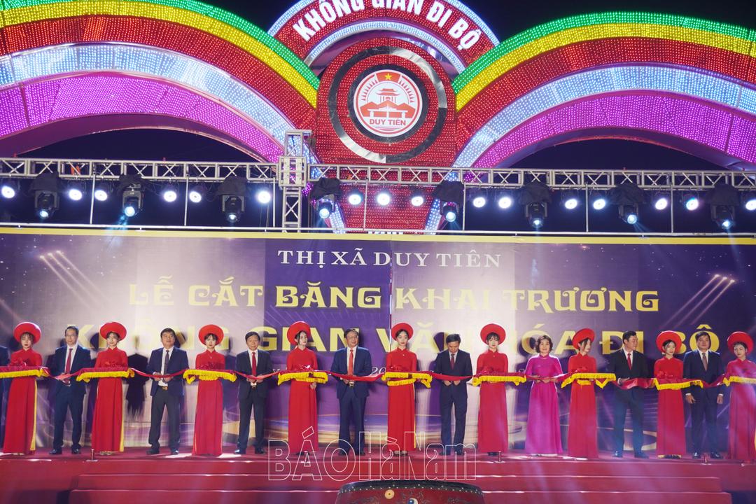 Duy Tiên khai trương không gian đi bộ gắn với phát triển thương mại, du lịch tại phường Hòa Mạc