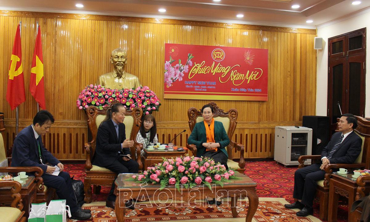 Đồng chí Bí thư Tỉnh ủy Lê Thị Thuỷ làm việc với ngài Chủ tịch Tập đoàn Seoul Semiconductor, Hàn Quốc