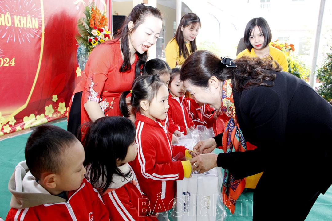 Phòng GD&ĐT huyện Thanh Liêm phối hợp tổ chức chương trình “Xuân nhân ái- Tết sẻ chia”