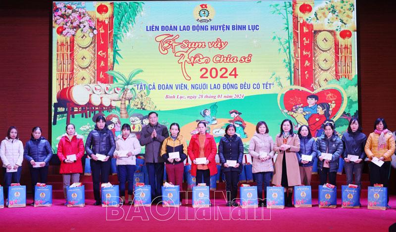 Liên đoàn Lao động huyện Bình Lục tổ chức “Tết sum vầy - Xuân chia sẻ” năm 2024