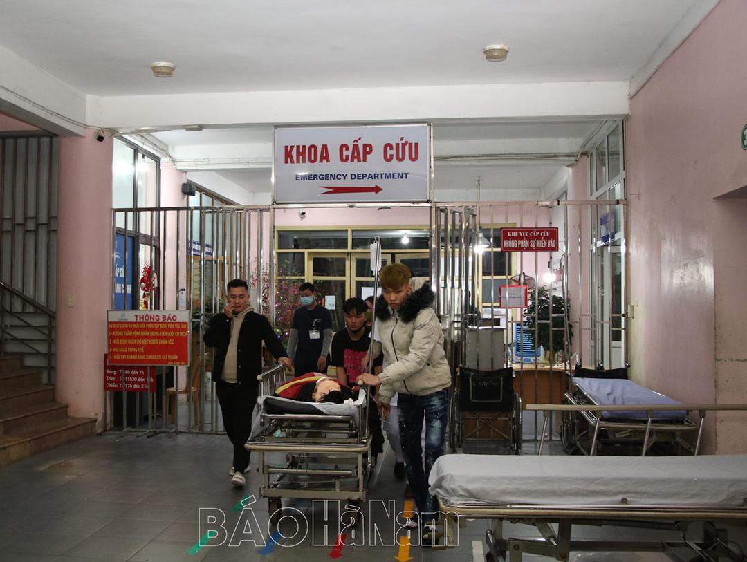 Hàng trăm bệnh nhân ở lại bệnh viện đêm Giao thừa Giáp Thìn