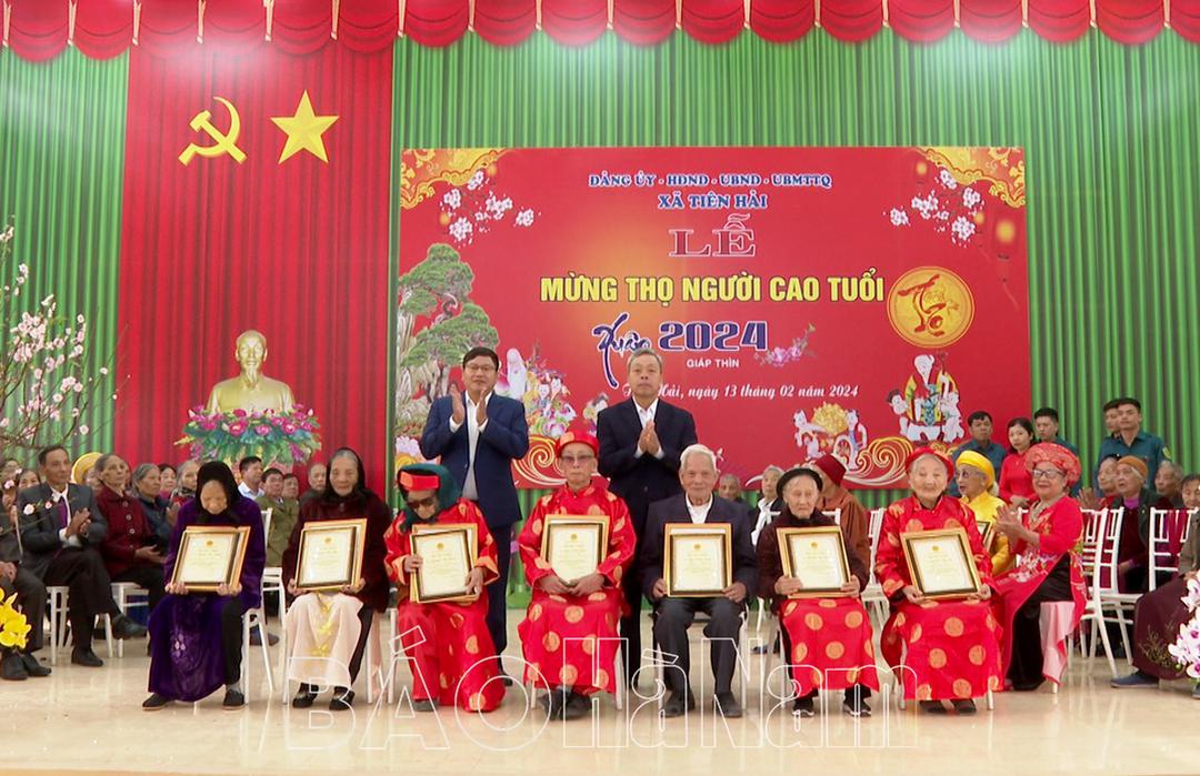 Phủ Lý tổ chức lễ mừng thọ cho hơn 3.000 cụ tuổi tròn nhân dịp Xuân Giáp Thìn