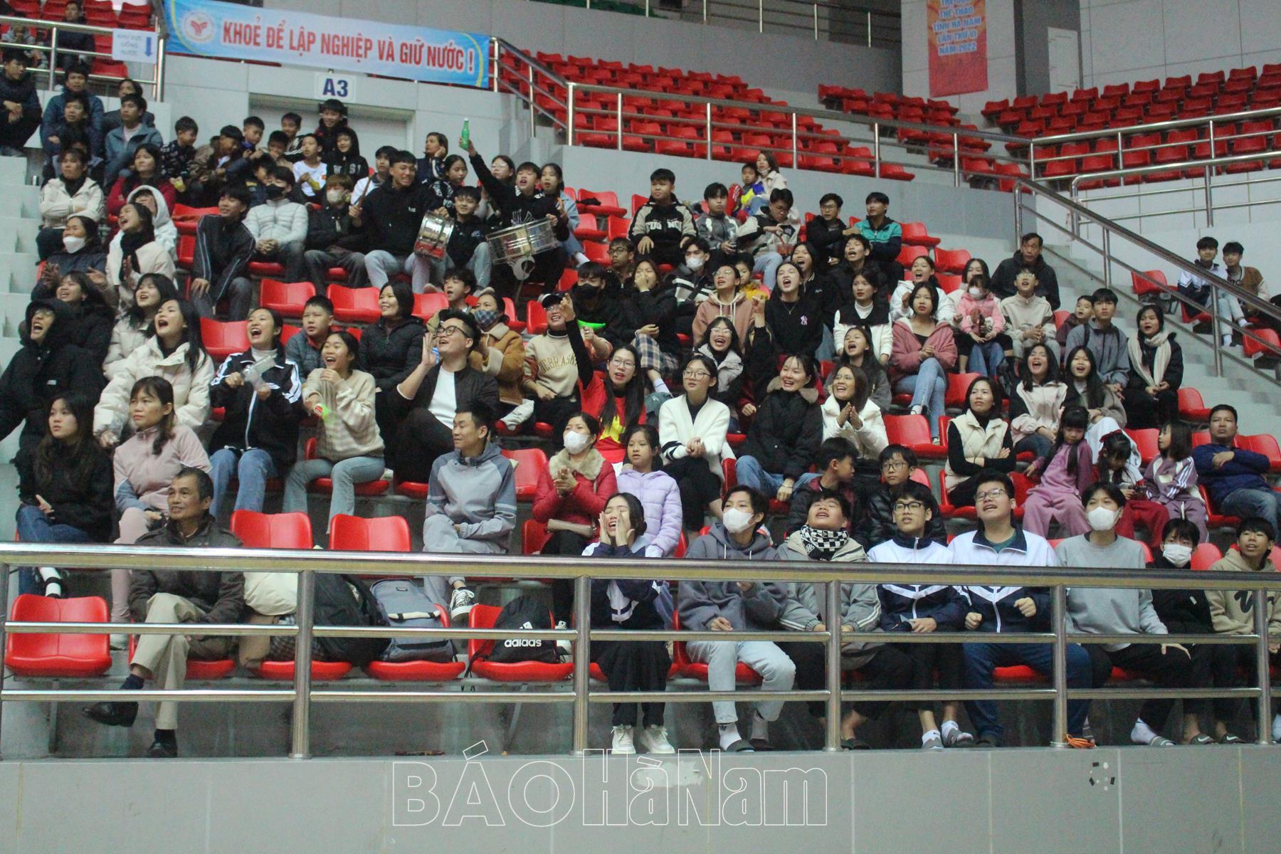 Những hình ảnh đẹp bên lề giải Bóng đá Hội khỏe Phù Đổng tỉnh Hà Nam lần thứ VII năm 2024