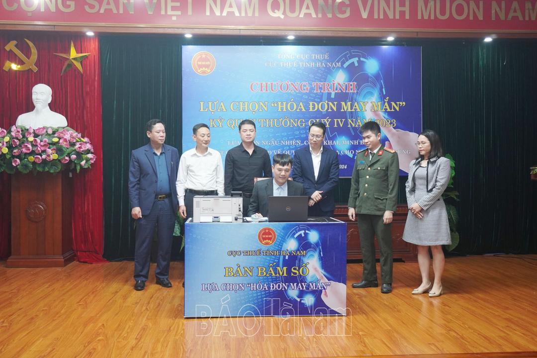 Cục Thuế tỉnh quay thưởng Chương trình “Hóa đơn may mắn’’ quý IV năm 2023