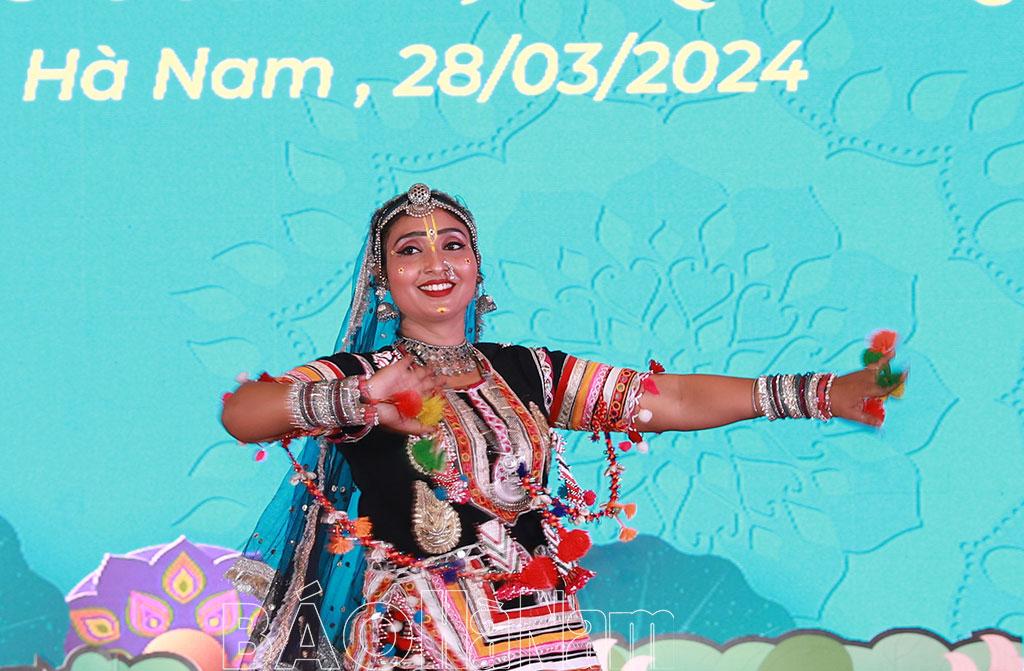 Đặc sắc Chương trình biểu diễn dân gian Holi (Ấn Độ) và nghệ thuật truyền thống Hà Nam