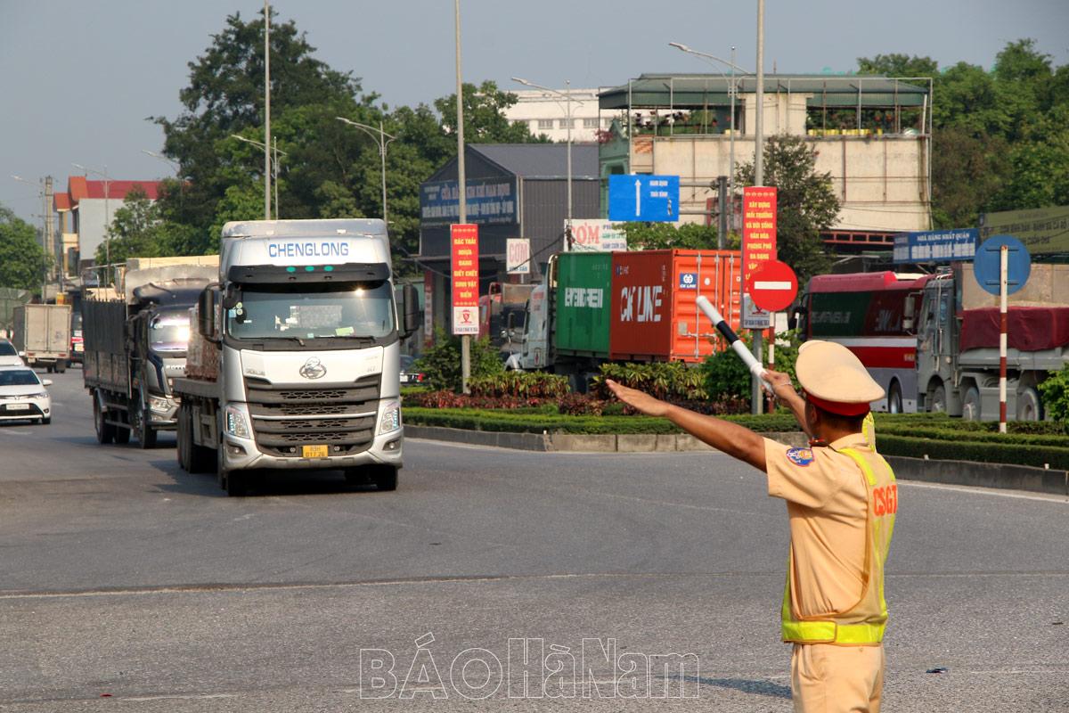 Lực lượng Cảnh sát giao thông tỉnh ứng trực 100% quân số trong những ngày nghỉ lễ 30/4-1/5