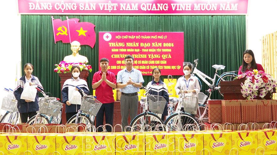 Hơn 90 triệu đồng ủng hộ Quỹ Nhân đạo tỉnh