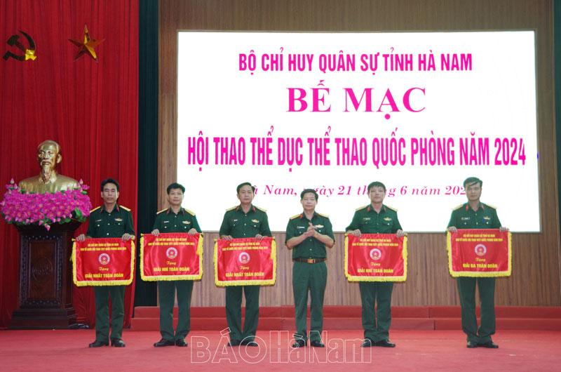 Bộ CHQS tỉnh trao giải hội thao thể dục thể thao quốc phòng năm 2024
