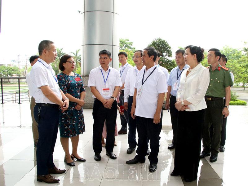 Bộ trưởng GD và ĐT Nguyễn Kim Sơn kiểm tra công tác tổ chức thi tốt nghiệp THPT tại Hà Nam