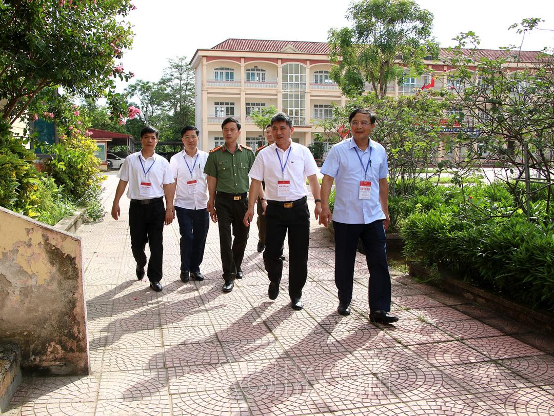 Ban chỉ đạo Kỳ thi tốt nghiệp THPT năm 2024 tỉnh kiểm tra công tác thi tại điểm thi THPT Lý Nhân và THPT C Bình Lục