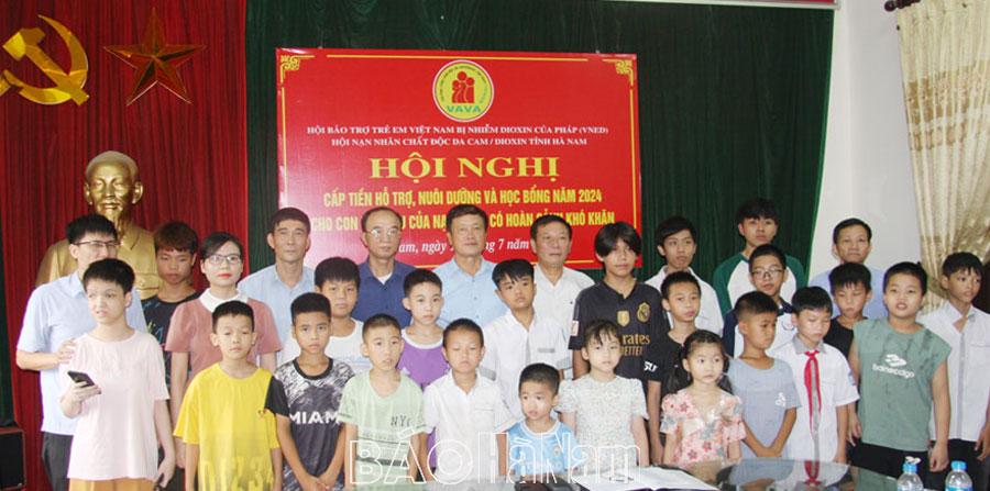 Hơn 118 triệu đồng hỗ trợ học bổng, nuôi dưỡng 24 con, cháu nạn nhân chất độc da cam/dioxin