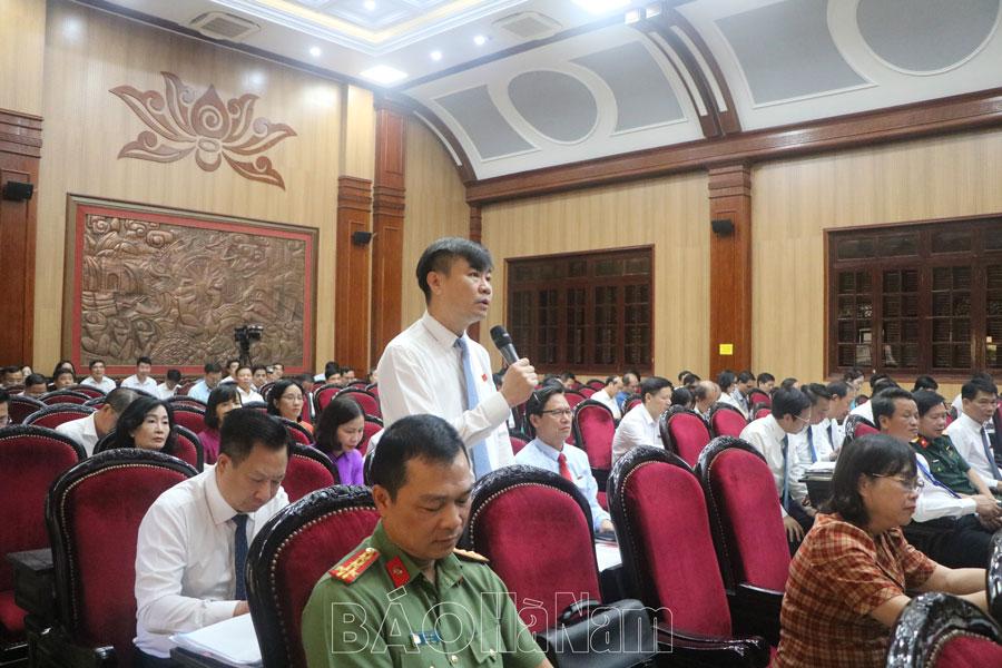 Đại biểu HĐND tỉnh thảo luận tại hội trường, chất vấn và trả lời chất vấn, trả lời kiến nghị của cử tri