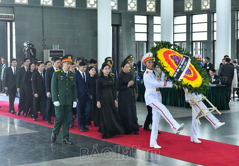 Đoàn đại biểu Đảng bộ, chính quyền và nhân dân Hà Nam kính viếng Tổng Bí thư Nguyễn Phú Trọng
