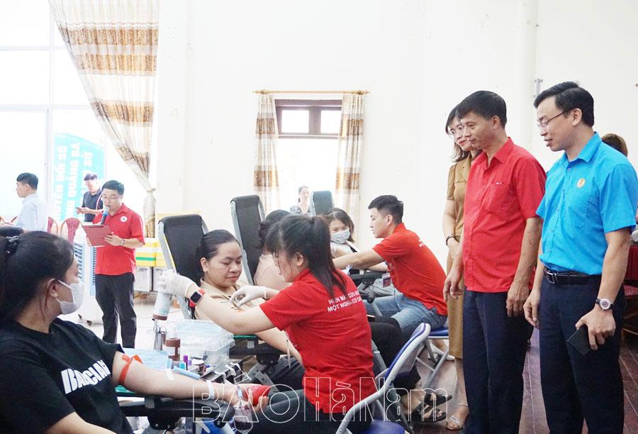 360 tình nguyện viên tham gia chương trình "Chiến dịch những giọt máu hồng hè 2024"