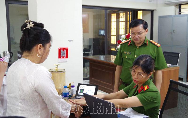 Công an Hà Nam mở đợt cao điểm triển khai thực hiện Luật Căn cước