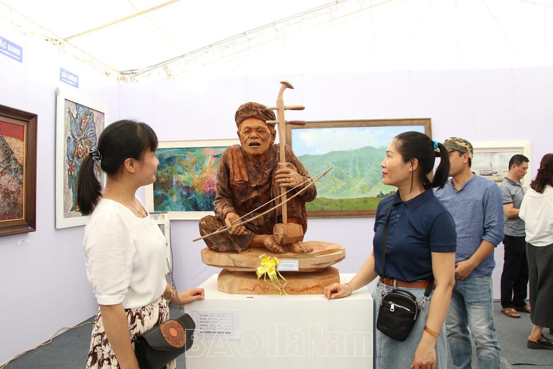 Triển lãm Mỹ thuật sông Hồng lần thứ 29 - nơi hội tụ những tài năng mỹ thuật khu vực