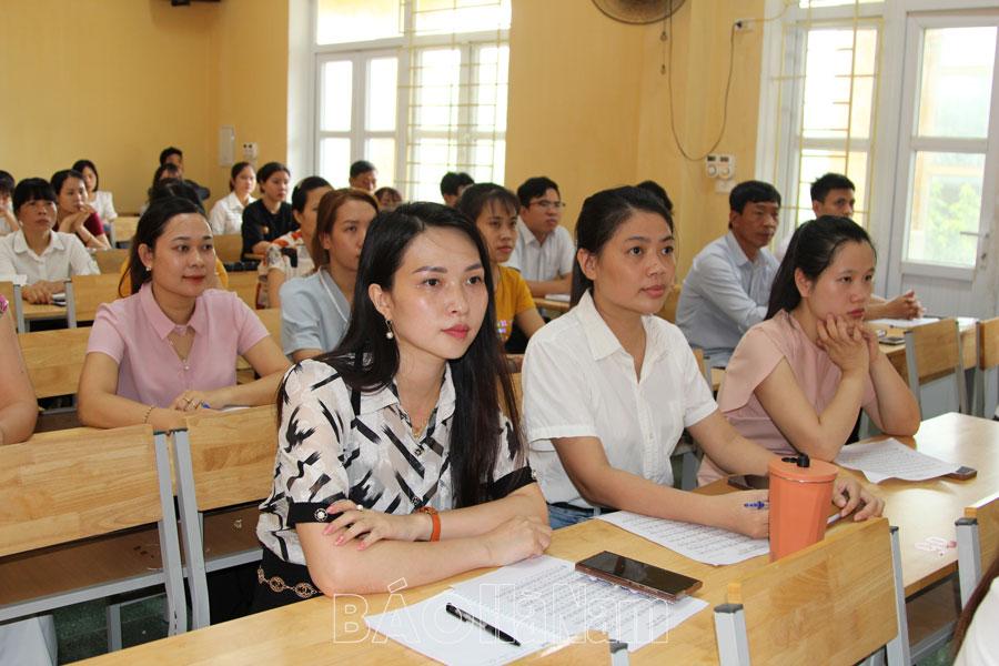 Tăng cường bồi dưỡng nhận thức về Đảng cho quần chúng ưu tú