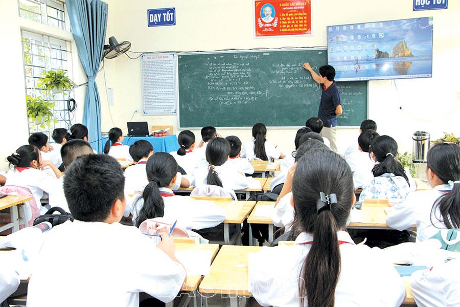 Phát huy vai trò đảng viên trong thực hiện nhiệm vụ giáo dục