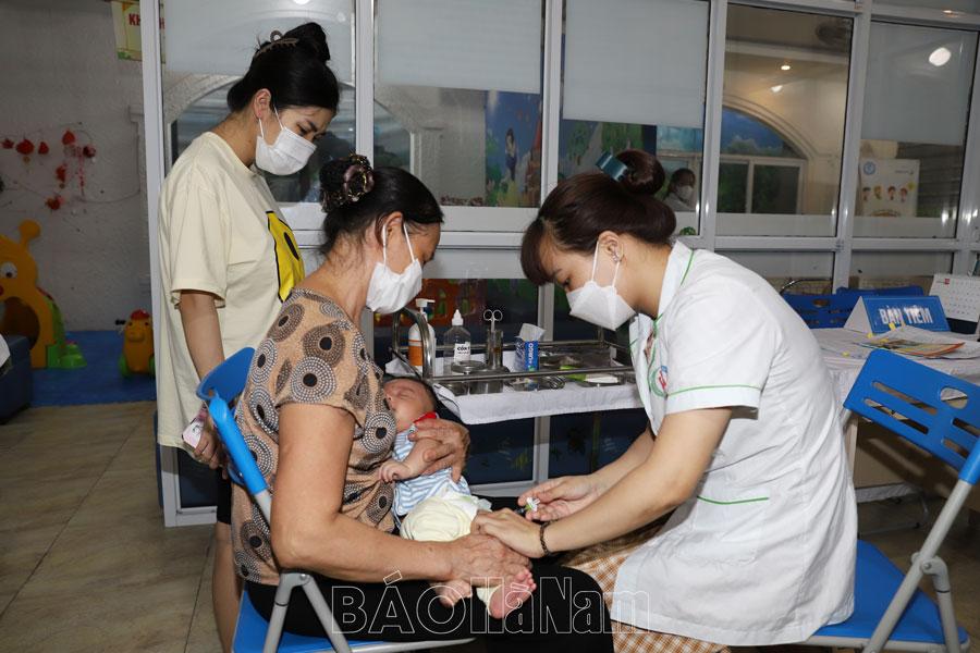 Tăng cường tiêm chủng vắc - xin phòng bệnh sởi