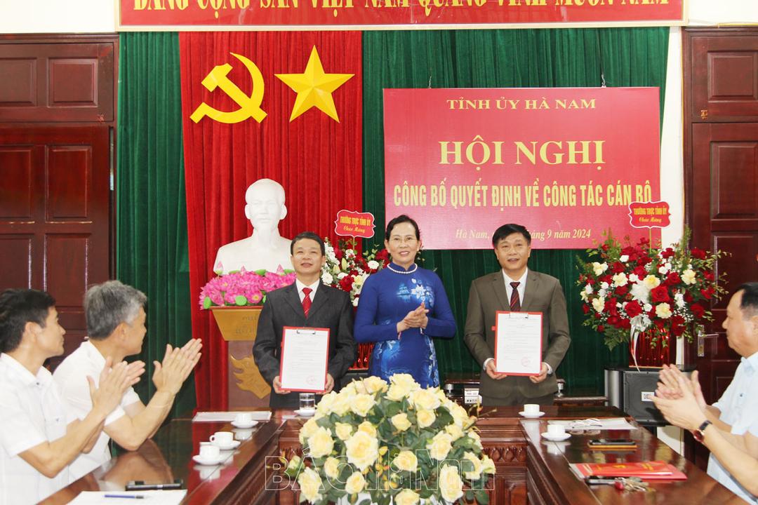 Công bố và trao Quyết định của Ban Bí thư chuẩn y Phó Chủ nhiệm và Ủy viên UBKT Tỉnh ủy