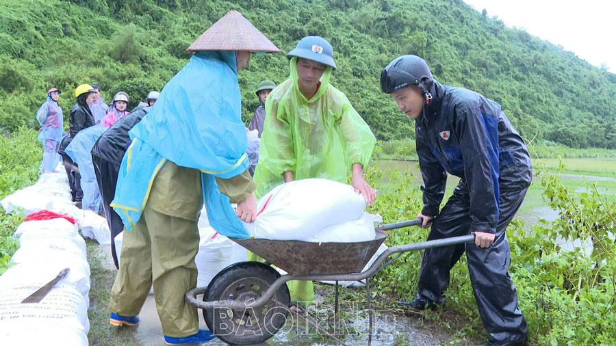 Kim Bảng di dời 157 hộ dân có nguy cơ cao bị ảnh hưởng bởi mưa lũ đến nơi an toàn