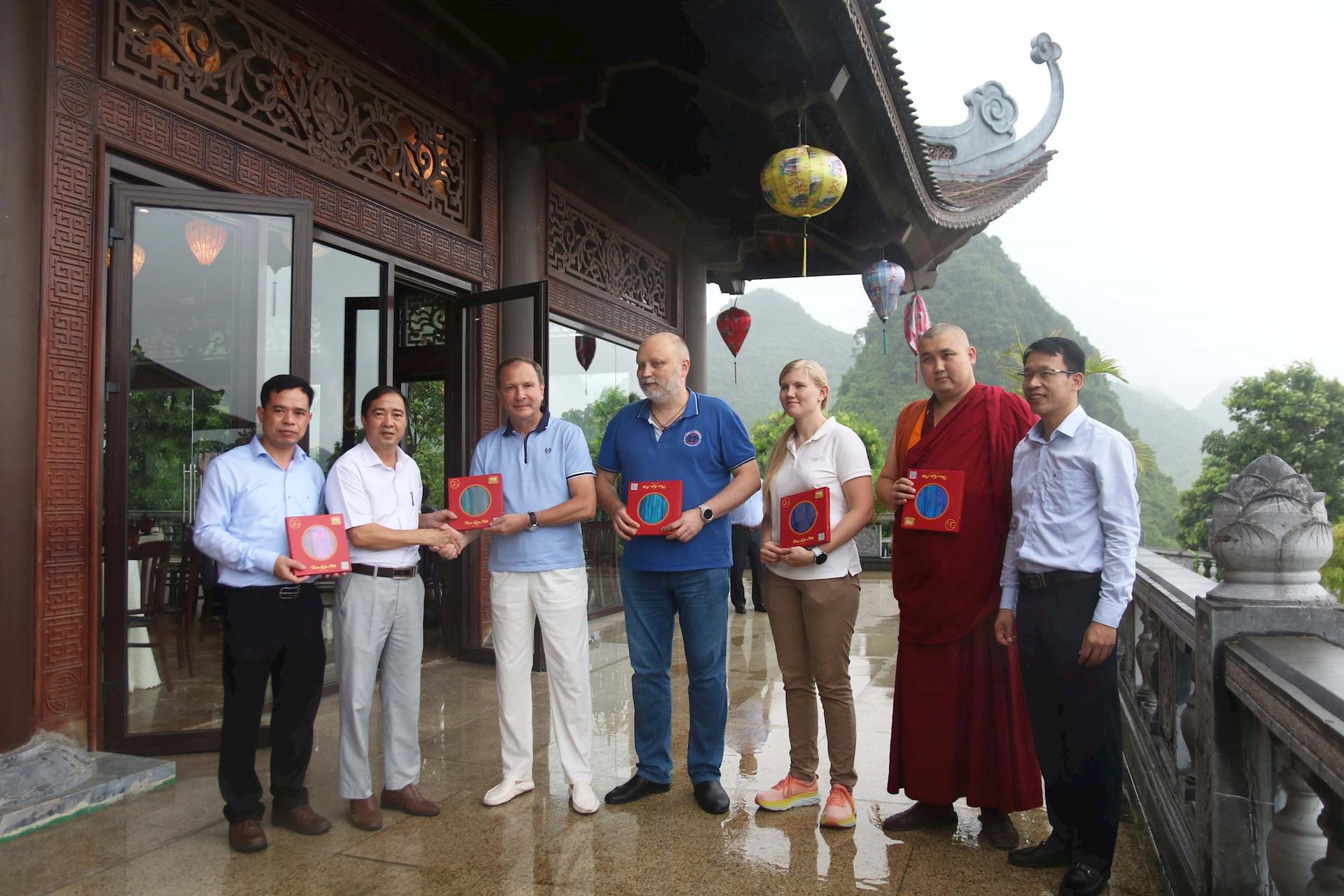 Đoàn đại biểu Phòng Xã hội Liên bang Nga tham quan chùa Tam Chúc