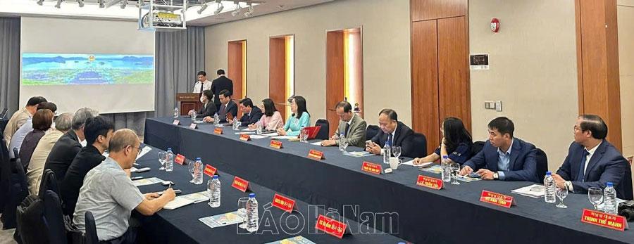 Đồng chí Phó Bí thư Thường trực Tỉnh ủy Đinh Thị Lụa làm việc với các doanh nghiệp Hàn Quốc