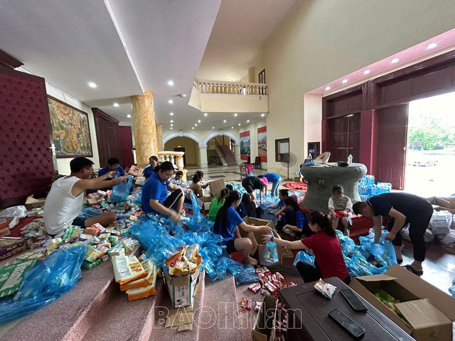 Đoàn thanh niên Trung tâm Văn hóa Nghệ thuật tỉnh kêu gọi hỗ trợ nhân dân vùng lũ 4.350 suất quà