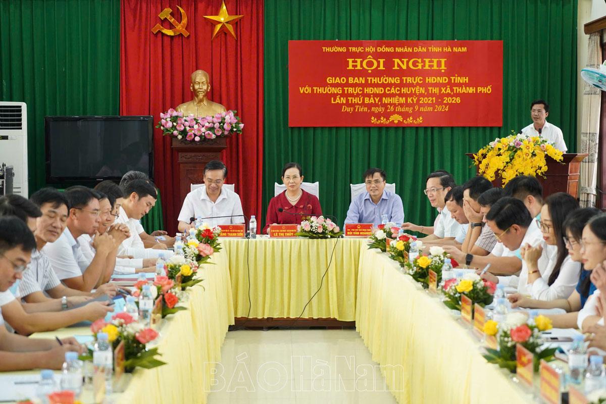 Giao ban Thường trực HĐND tỉnh với Thường trực HĐND các huyện, thị xã, thành phố