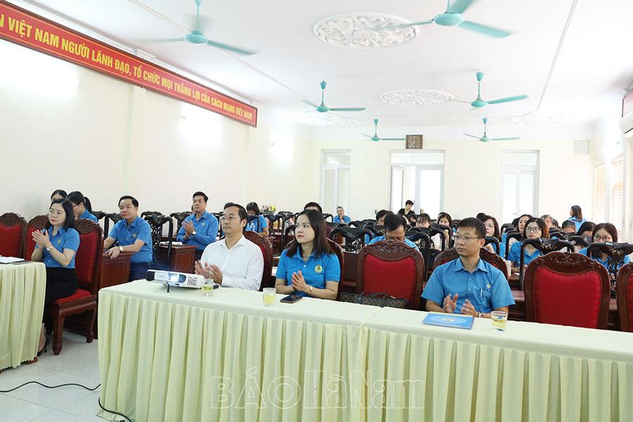 Tập huấn công tác thi đua khen thưởng cho cán bộ công đoàn